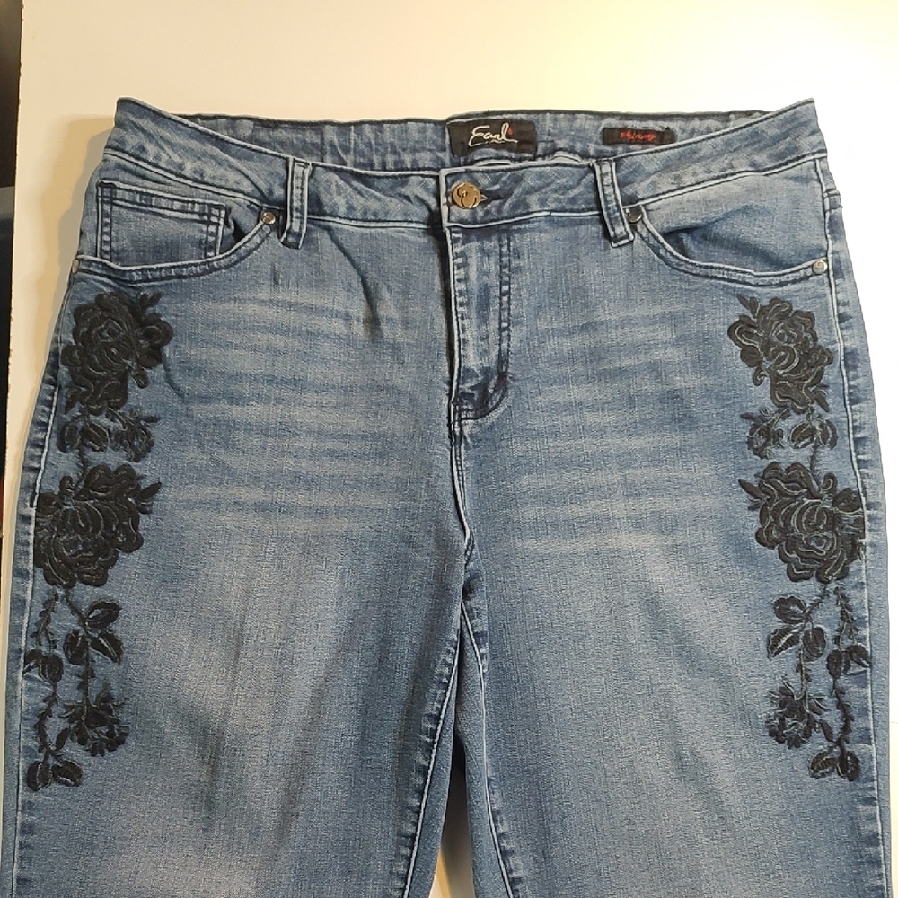 Earl Jeans Blue Cropped Jeans with Black Floral Embroidery - Picture 3 of 9